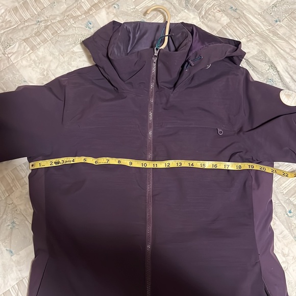 Women’s Burton Snowboard Jacket - Picture 9 of 12
